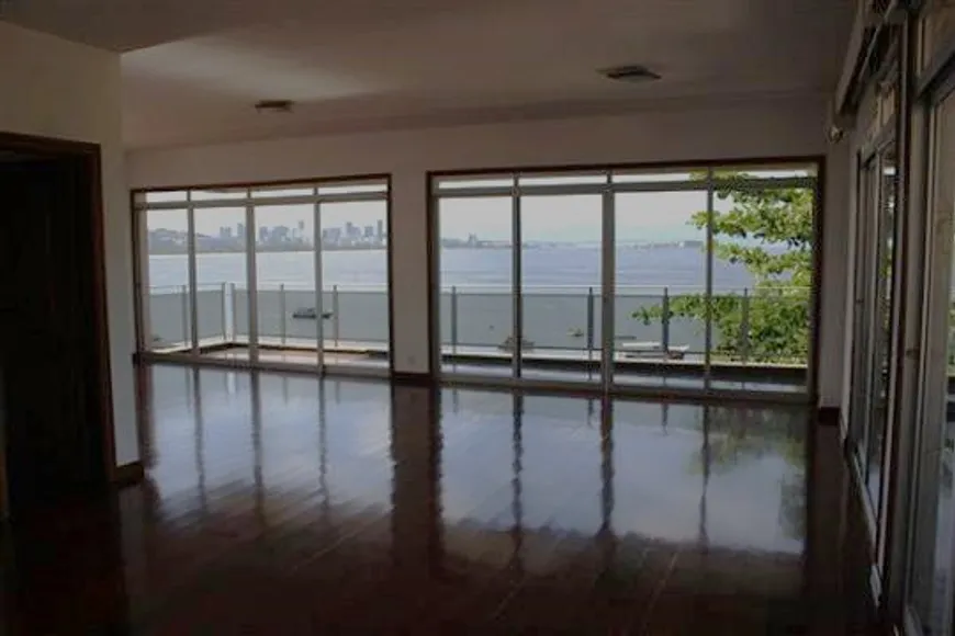 Foto 1 de Apartamento com 4 Quartos para venda ou aluguel, 240m² em Urca, Rio de Janeiro