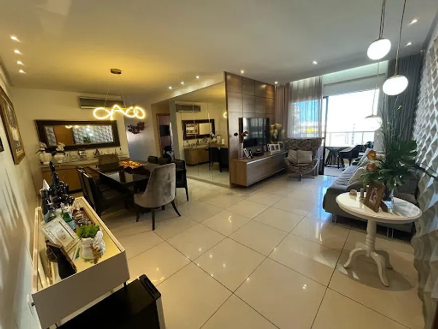 Foto 1 de Apartamento com 3 Quartos à venda, 135m² em Ponta Verde, Maceió