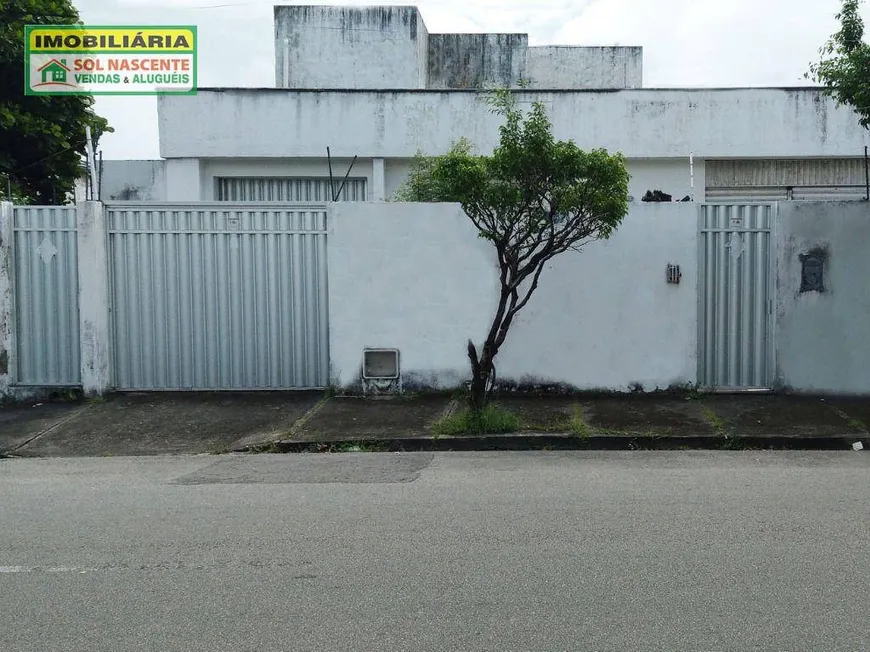 Foto 1 de Casa com 6 Quartos para alugar, 257m² em Joaquim Tavora, Fortaleza