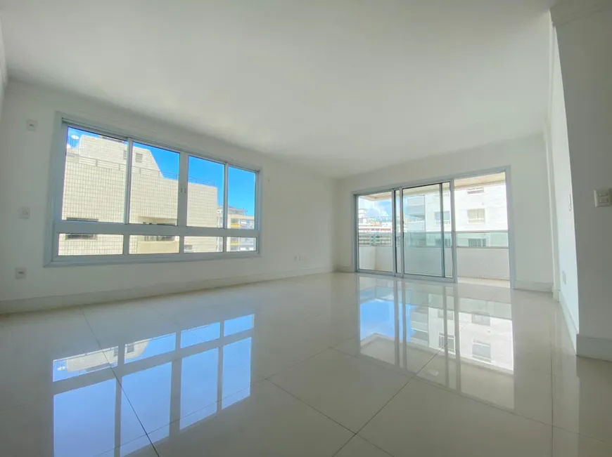 Foto 1 de Apartamento com 4 Quartos à venda, 230m² em Pompeia, Santos
