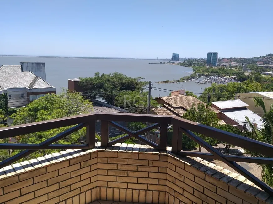 Foto 1 de Casa de Condomínio com 5 Quartos à venda, 241m² em Vila Assunção, Porto Alegre