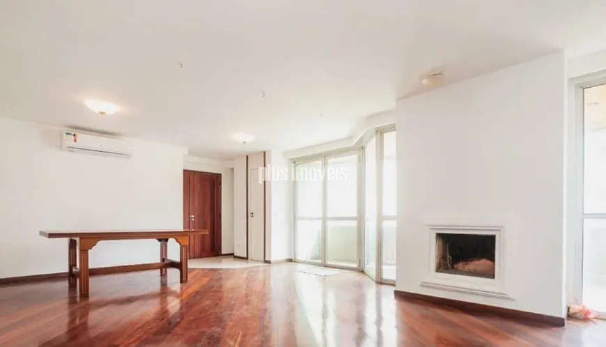 Foto 1 de Apartamento com 4 Quartos para alugar, 160m² em Panamby, São Paulo