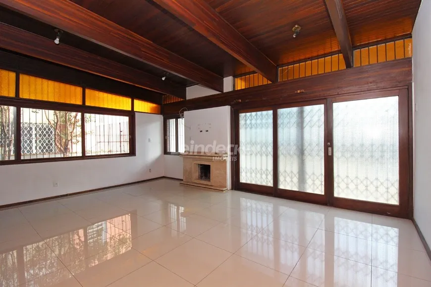 Foto 1 de Casa com 4 Quartos à venda, 308m² em Nonoai, Porto Alegre