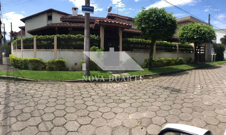 Foto 1 de Casa com 2 Quartos à venda, 210m² em Balneário Califórnia, Caraguatatuba