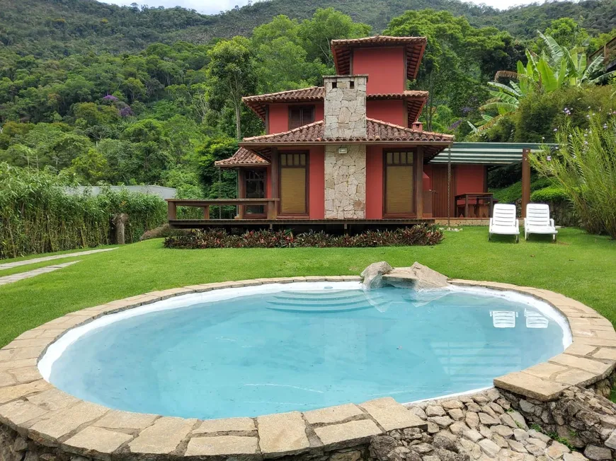 Foto 1 de Casa com 3 Quartos para alugar, 160m² em Pedro do Rio, Petrópolis