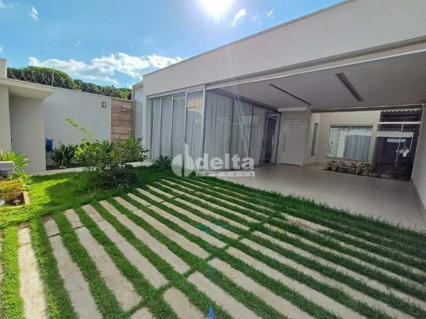 Foto 1 de Casa com 3 Quartos à venda, 198m² em Cidade Jardim, Uberlândia