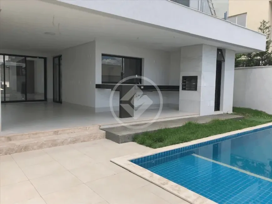 Foto 1 de Casa com 4 Quartos à venda, 300m² em Jardins Valencia, Goiânia