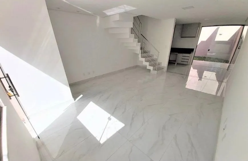 Foto 1 de Casa com 3 Quartos à venda, 166m² em Santa Mônica, Belo Horizonte