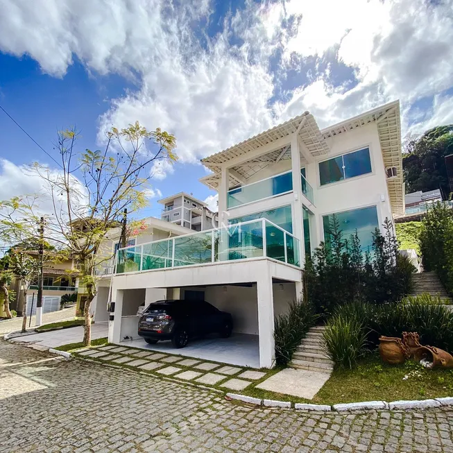 Foto 1 de Casa de Condomínio com 4 Quartos à venda, 221m² em Tijuca, Teresópolis