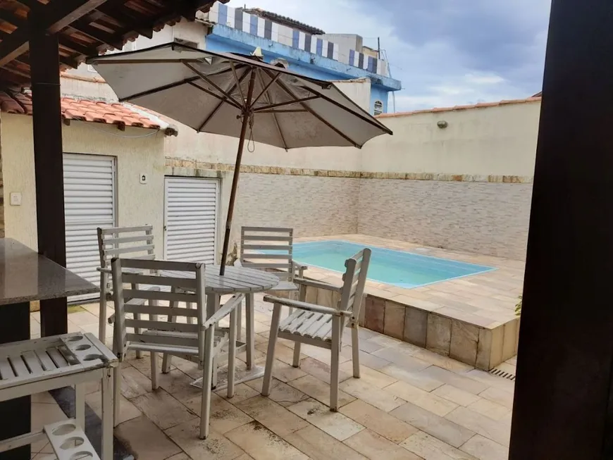Foto 1 de Casa com 4 Quartos à venda, 260m² em Foguete, Cabo Frio