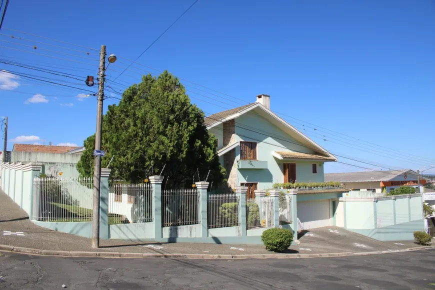 Foto 1 de Casa com 4 Quartos à venda, 287m² em Jardim Carvalho, Ponta Grossa