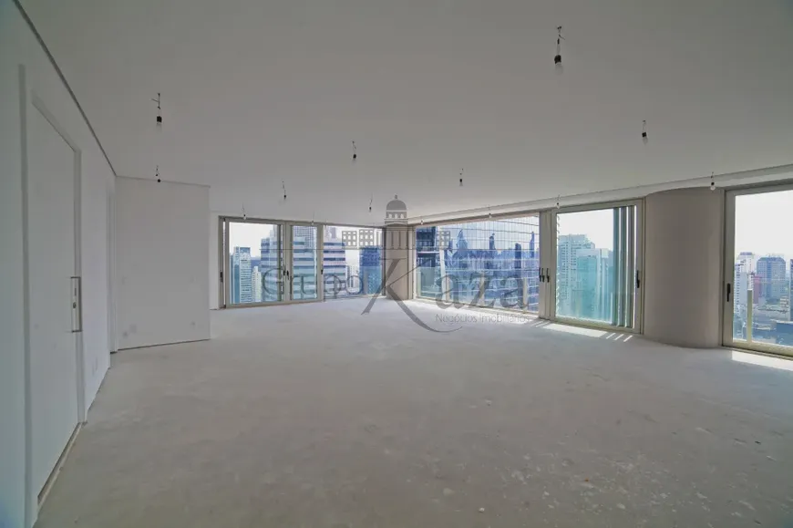 Foto 1 de Apartamento com 4 Quartos à venda, 325m² em Itaim Bibi, São Paulo