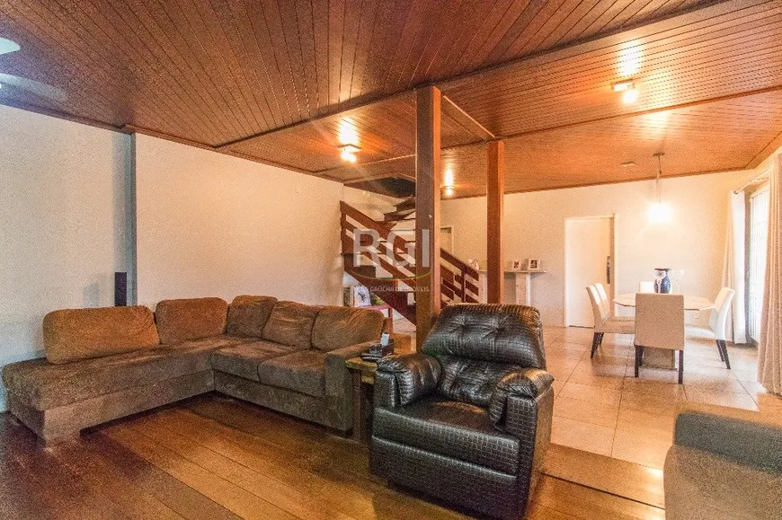 Foto 1 de Casa com 3 Quartos à venda, 600m² em Vila Nova, Porto Alegre