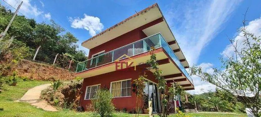 Foto 1 de Fazenda/Sítio com 3 Quartos à venda, 1124m² em Freguesia da Escada, Guararema