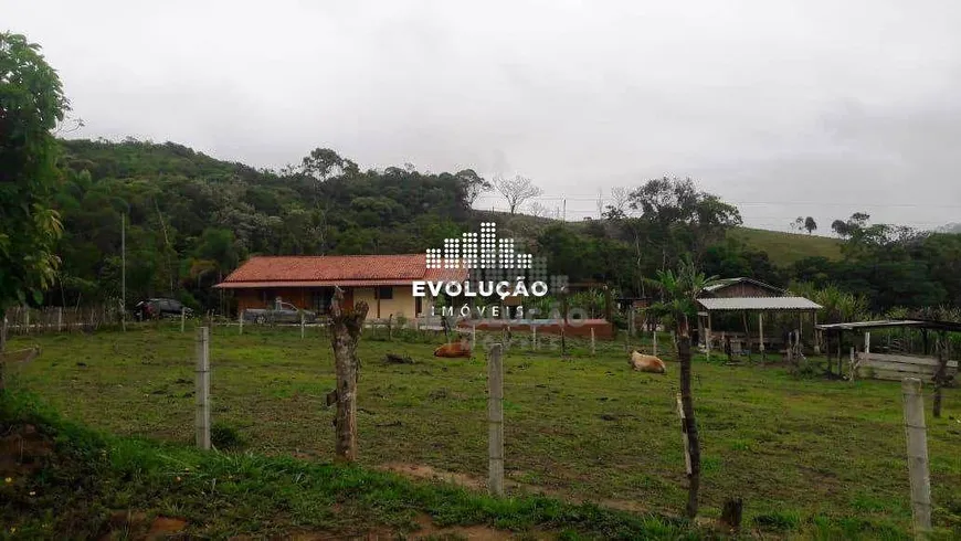 Foto 1 de Fazenda/Sítio com 3 Quartos à venda, 100m² em Encruzilhada , Biguaçu