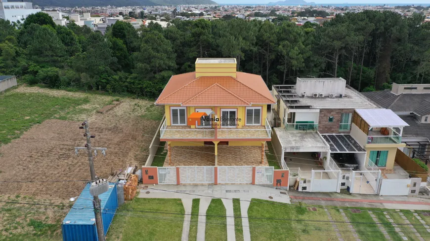 Foto 1 de Casa com 3 Quartos à venda, 192m² em Ingleses do Rio Vermelho, Florianópolis