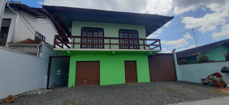 Foto 1 de Sobrado com 3 Quartos à venda, 255m² em Aventureiro, Joinville