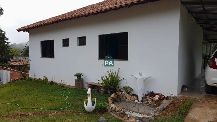 Foto 1 de Fazenda/Sítio com 3 Quartos à venda, 200m² em Colinas, Poços de Caldas