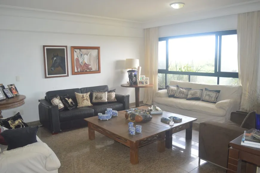 Foto 1 de Apartamento com 4 Quartos à venda, 210m² em Cidade Jardim, Salvador