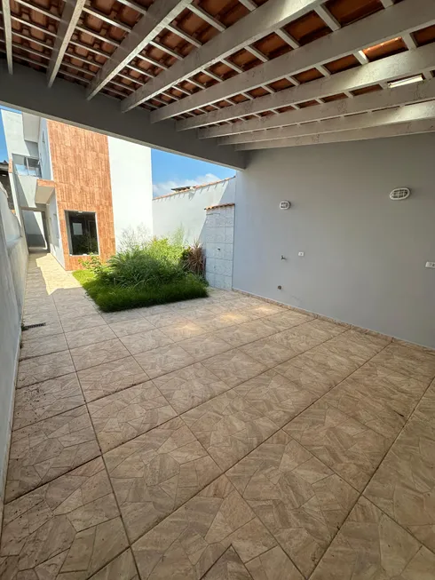 Foto 1 de Sobrado com 2 Quartos à venda, 119m² em Vila Vera Cruz, Mongaguá