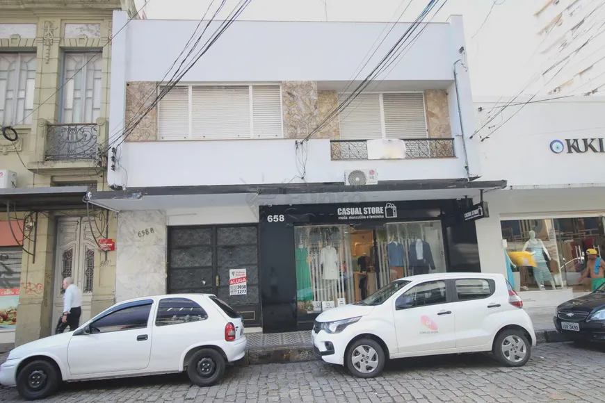 Foto 1 de Casa com 3 Quartos para alugar, 170m² em Centro, Pelotas