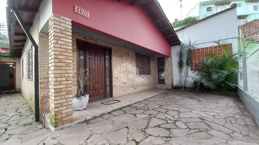 Foto 1 de Casa com 2 Quartos à venda, 235m² em Cavalhada, Porto Alegre