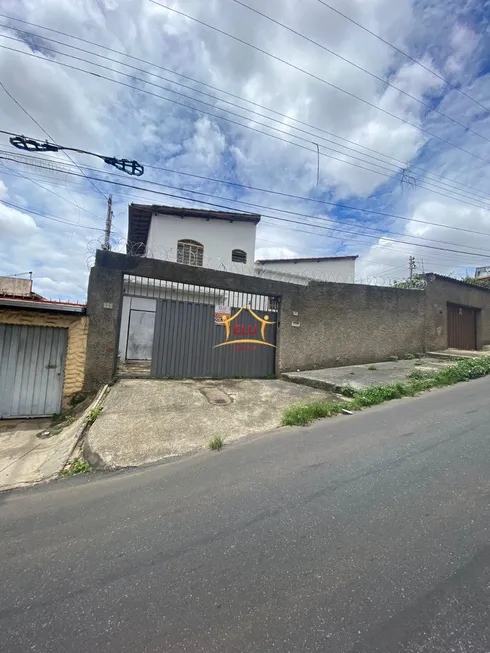 Foto 1 de Casa com 3 Quartos à venda, 275m² em São Salvador, Belo Horizonte