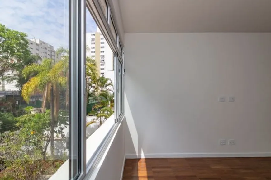 Foto 1 de Apartamento com 3 Quartos à venda, 140m² em Itaim Bibi, São Paulo