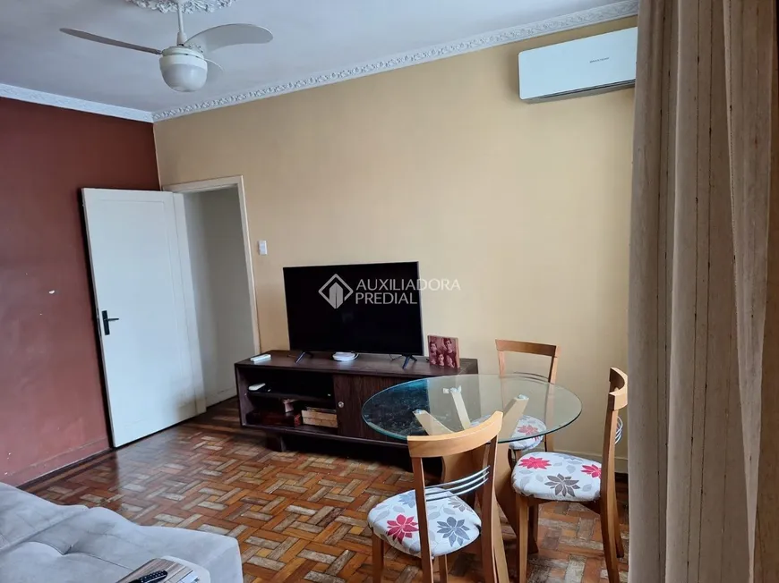 Foto 1 de Apartamento com 3 Quartos à venda, 70m² em Floresta, Porto Alegre