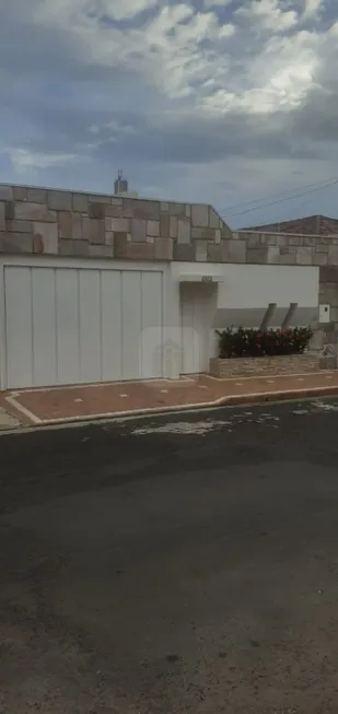 Foto 1 de Casa com 3 Quartos à venda, 250m² em Osvaldo Rezende, Uberlândia