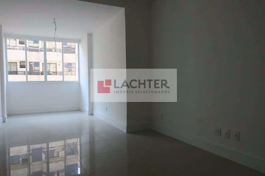 Foto 1 de Apartamento com 3 Quartos à venda, 100m² em Copacabana, Rio de Janeiro