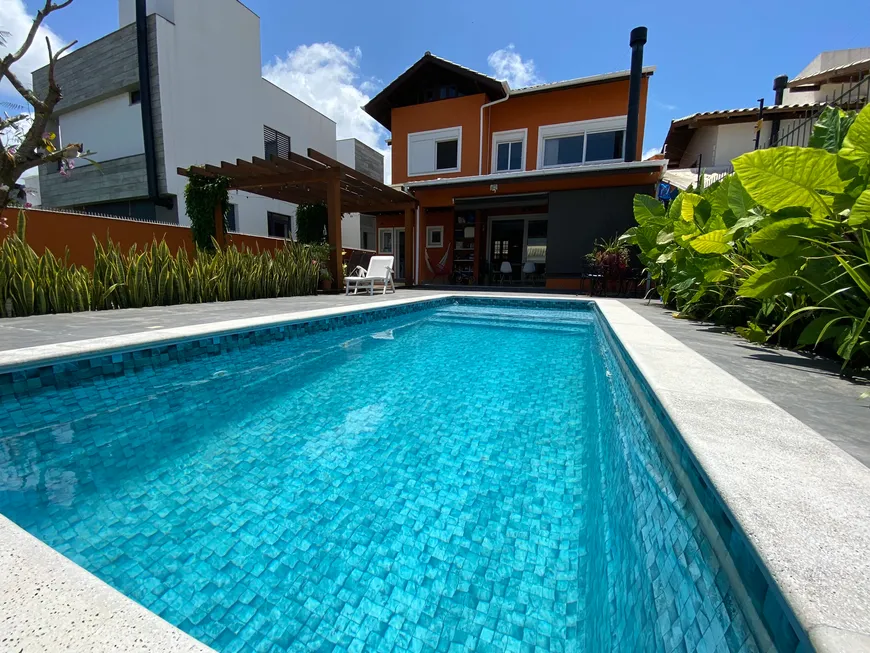 Foto 1 de Casa com 3 Quartos à venda, 280m² em Itacorubi, Florianópolis