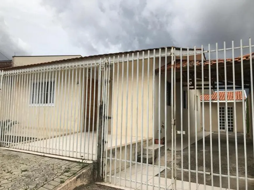Foto 1 de Casa com 3 Quartos à venda, 70m² em Centro, Ponta Grossa