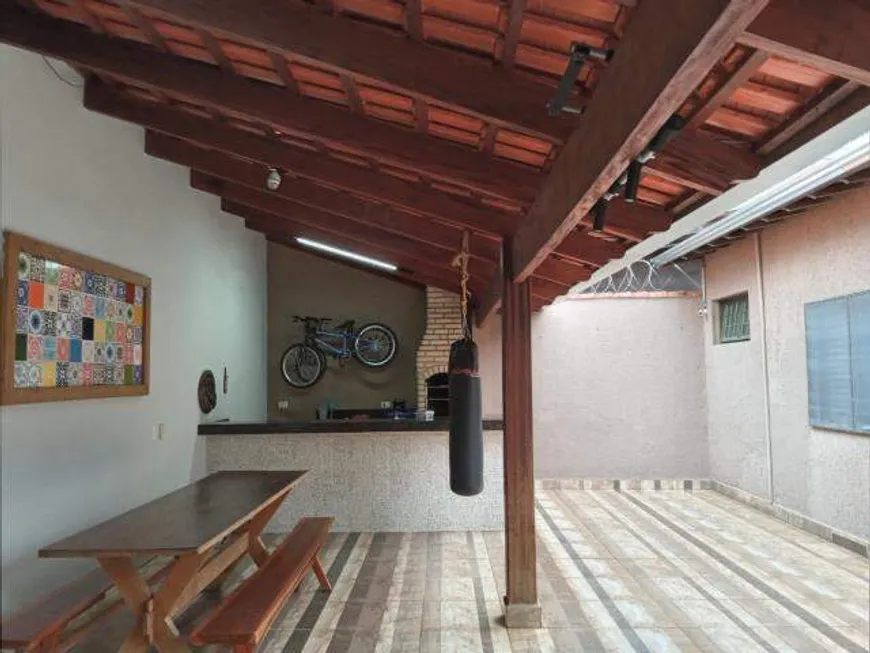 Foto 1 de Casa com 3 Quartos à venda, 240m² em Brasil, Uberlândia