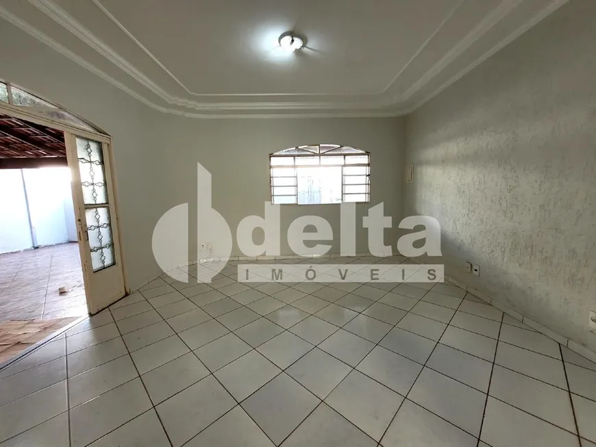 Foto 1 de Casa com 3 Quartos à venda, 180m² em Granada, Uberlândia