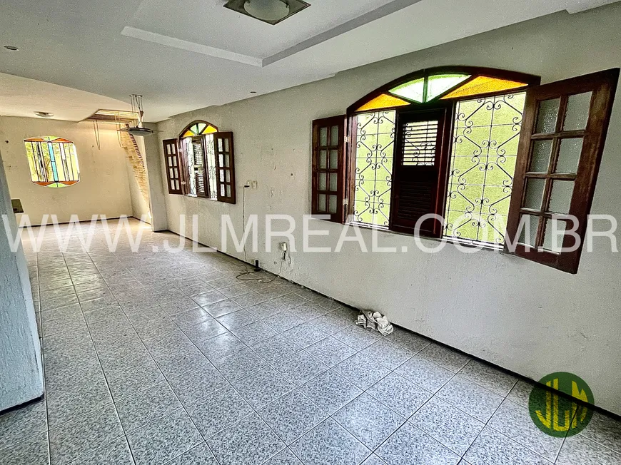 Foto 1 de Casa com 4 Quartos à venda, 250m² em Montese, Fortaleza