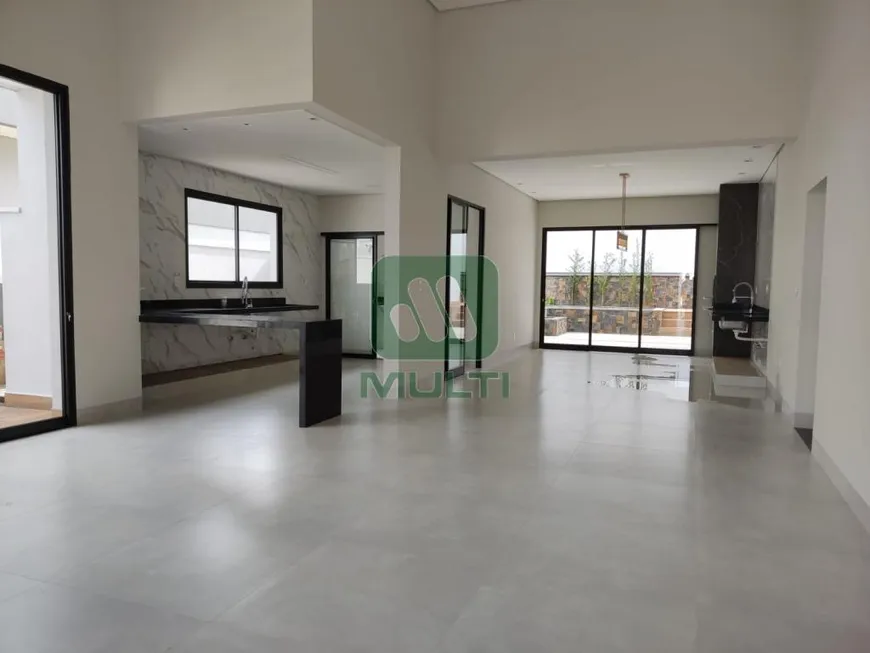 Foto 1 de Casa de Condomínio com 3 Quartos à venda, 256m² em Granja Marileusa , Uberlândia