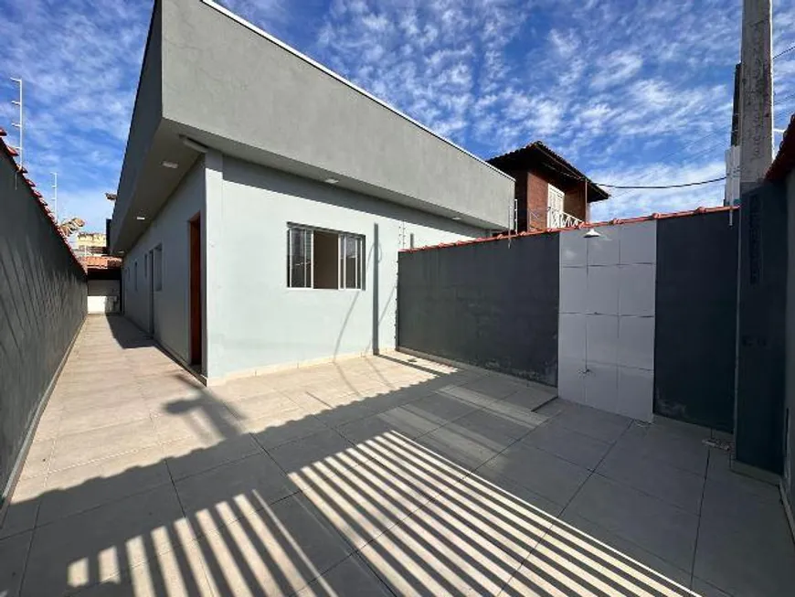 Foto 1 de Casa com 2 Quartos à venda, 65m² em Jardim Corumbá, Itanhaém