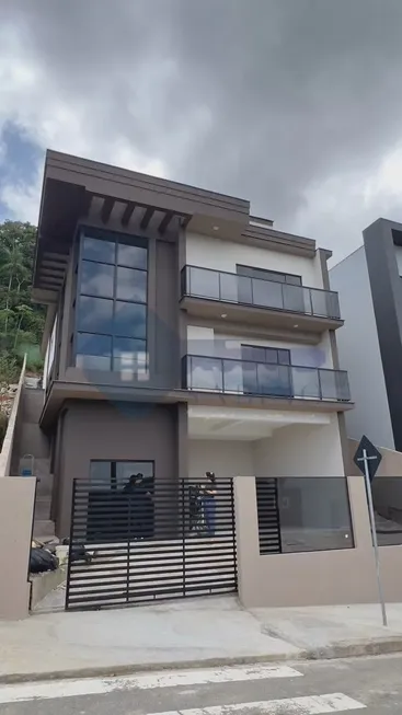 Foto 1 de Casa com 5 Quartos para venda ou aluguel, 400m² em Sertao do Maruim, São José