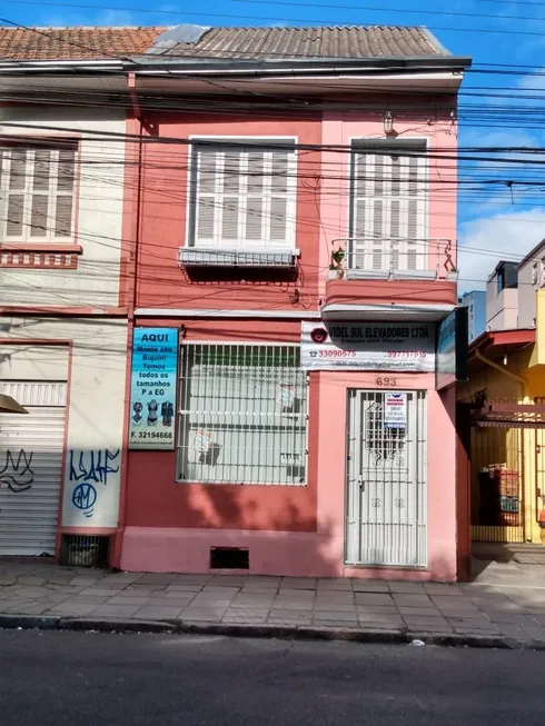 Foto 1 de Sobrado com 3 Quartos à venda, 190m² em Farroupilha, Porto Alegre