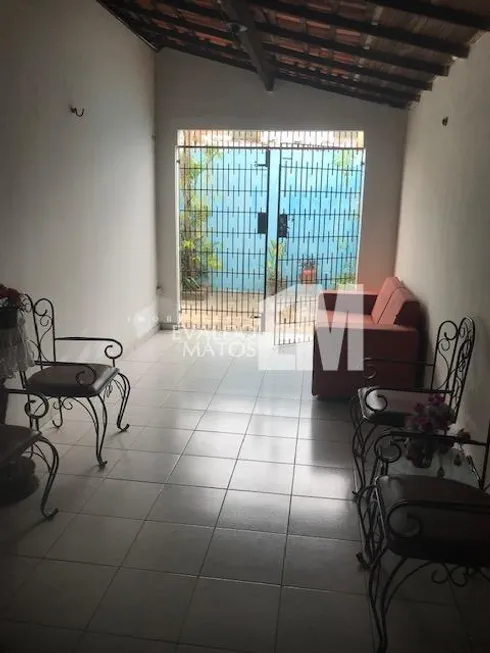 Foto 1 de Casa com 4 Quartos à venda, 170m² em Marques, Teresina