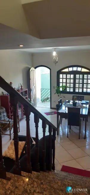 Foto 1 de Casa com 3 Quartos à venda, 175m² em Parque Pinheiros, Taboão da Serra