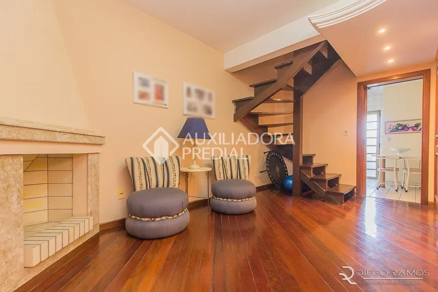 Foto 1 de Casa de Condomínio com 3 Quartos à venda, 130m² em Jardim Itú Sabará, Porto Alegre