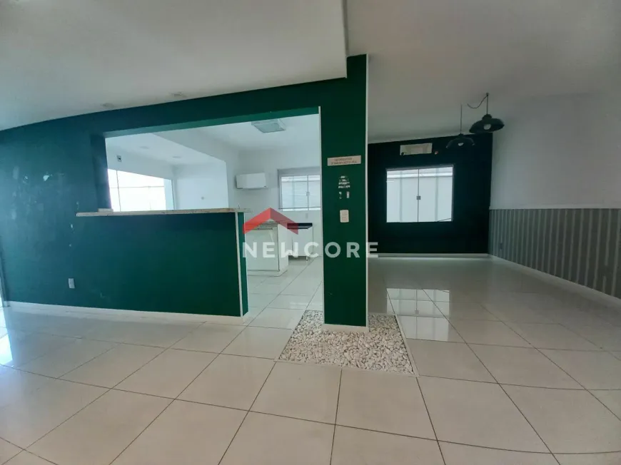 Foto 1 de Sobrado com 4 Quartos à venda, 400m² em Bucarein, Joinville