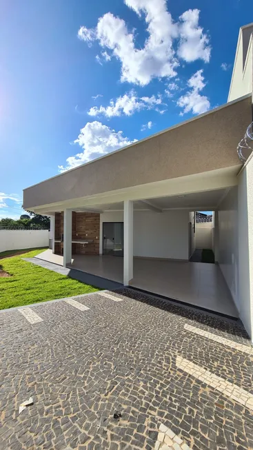 Foto 1 de Casa com 3 Quartos à venda, 135m² em Setor Faiçalville, Goiânia