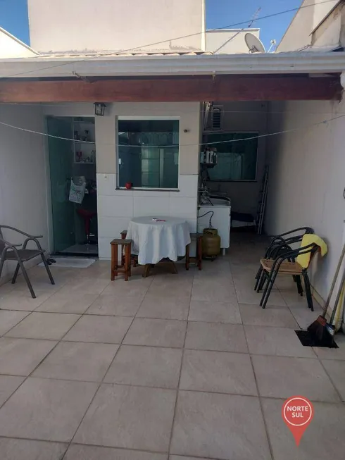 Foto 1 de Casa com 2 Quartos à venda, 70m² em Itacolomi, Betim