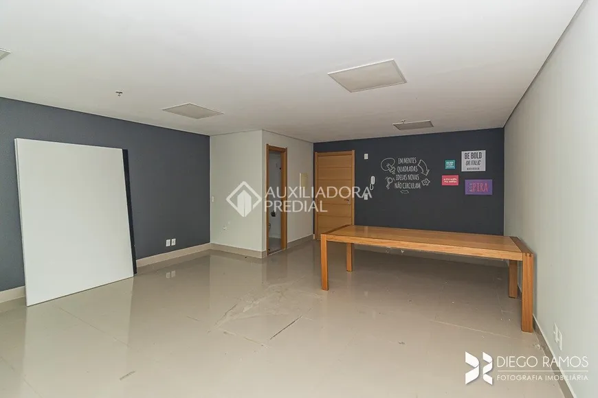 Foto 1 de Sala Comercial para alugar, 45m² em Floresta, Porto Alegre