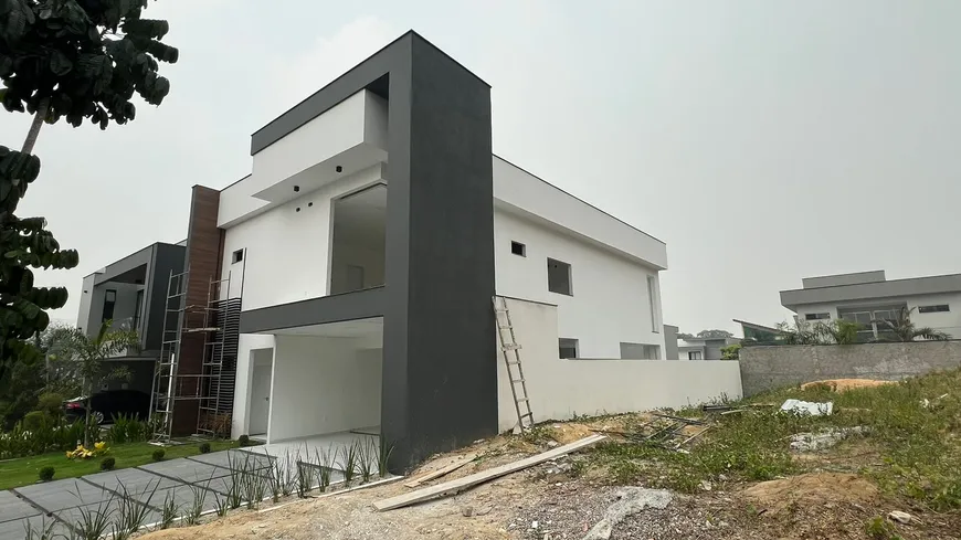 Foto 1 de Casa de Condomínio com 5 Quartos à venda, 352m² em Chapada, Manaus