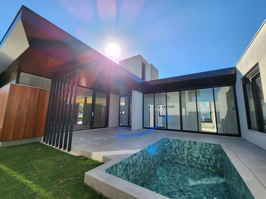Foto 1 de Casa de Condomínio com 3 Quartos à venda, 270m² em São Simão, Criciúma
