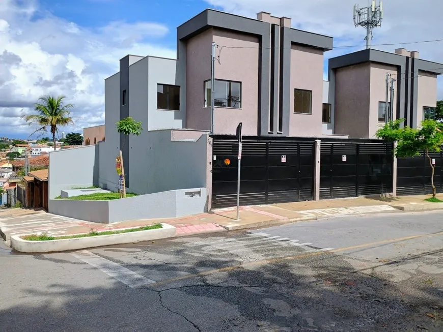Foto 1 de Casa com 3 Quartos à venda, 102m² em Santa Mônica, Belo Horizonte